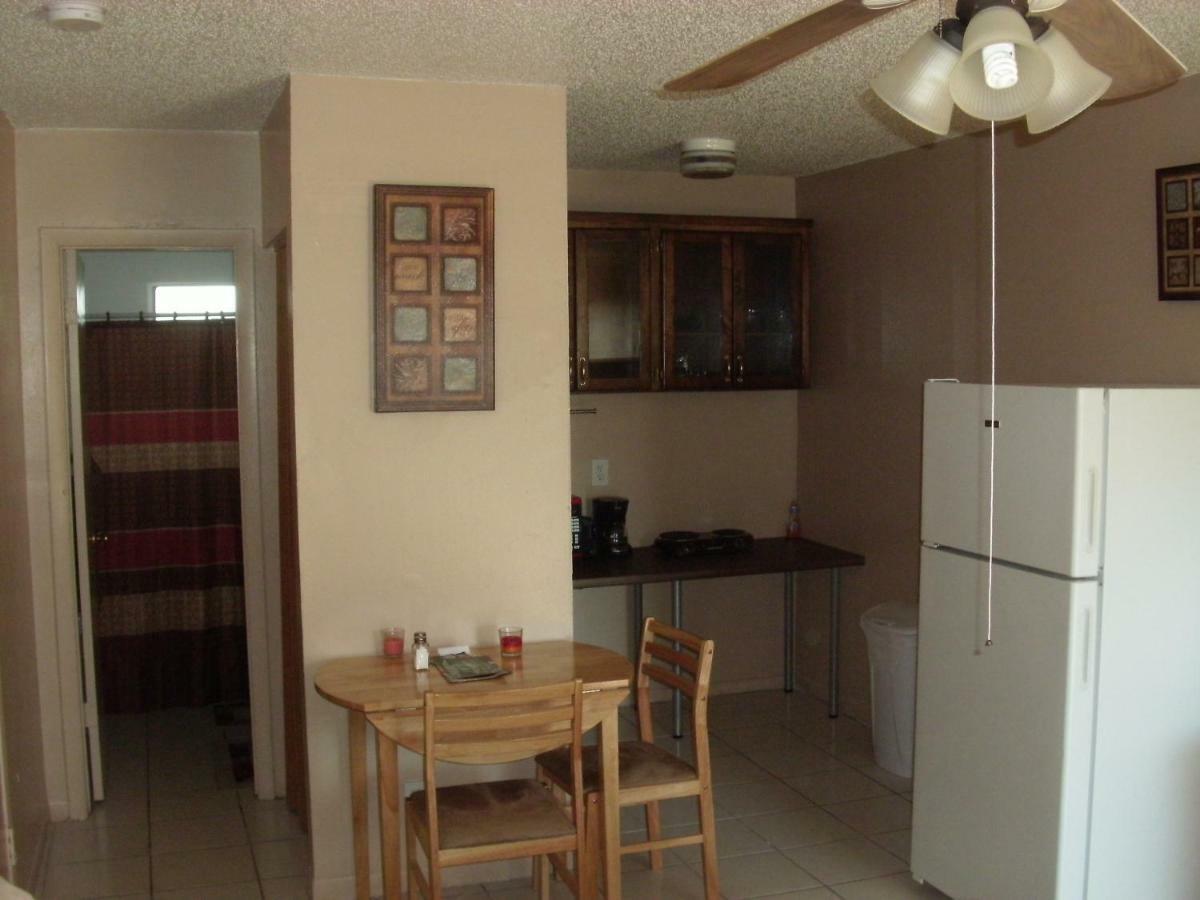 Newly Furnished Large, Clean, Quiet Private Unit Lägenhet Fort Lauderdale Exteriör bild