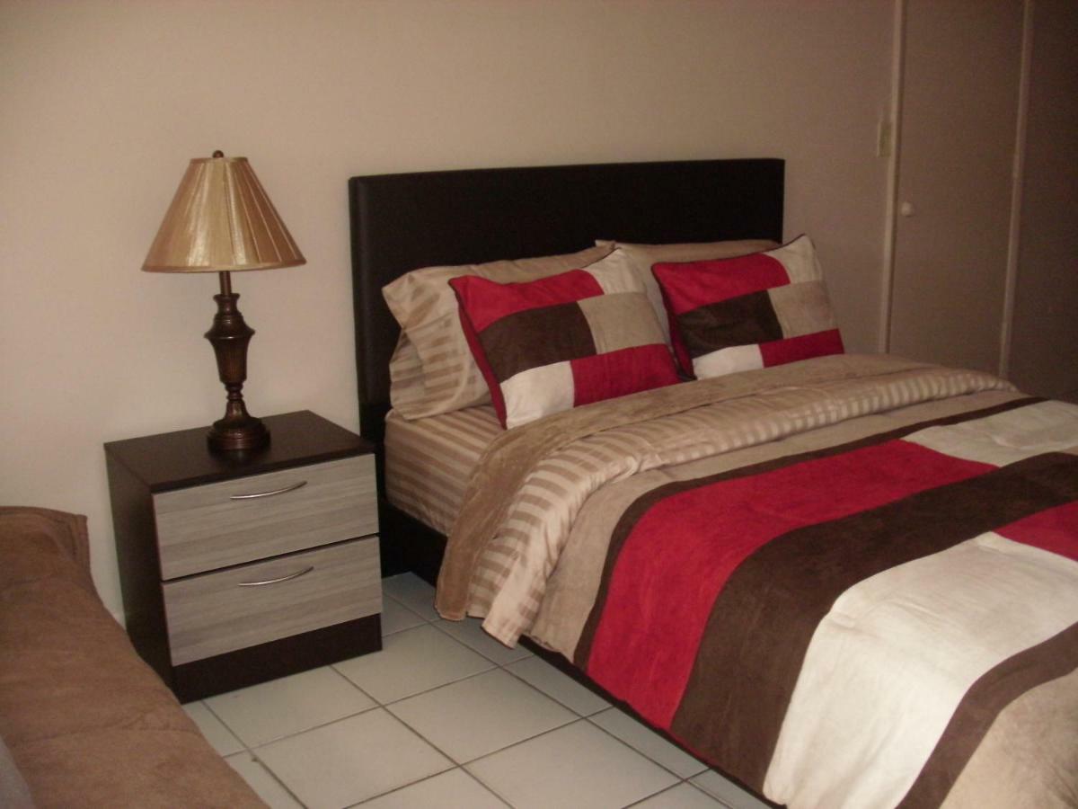 Newly Furnished Large, Clean, Quiet Private Unit Lägenhet Fort Lauderdale Exteriör bild