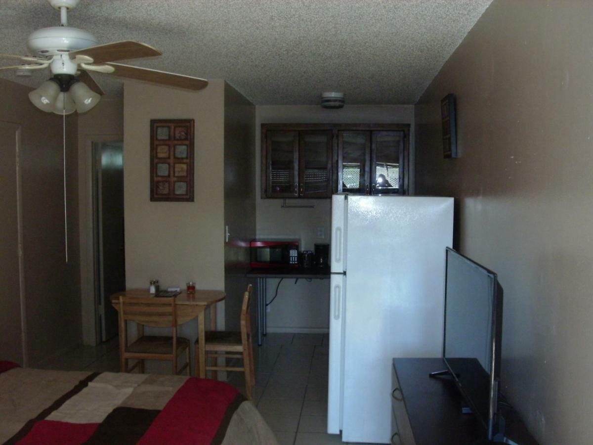 Newly Furnished Large, Clean, Quiet Private Unit Lägenhet Fort Lauderdale Exteriör bild